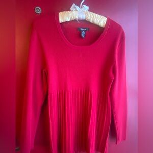 Fun Red knit empire scoop neck ribbed and pleated empire top